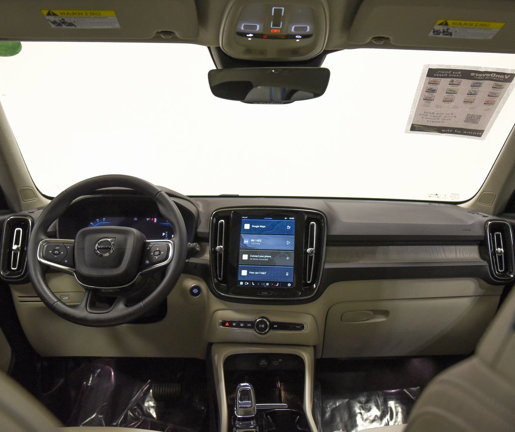 Used 2024 Volvo XC40 B5 Plus image 16