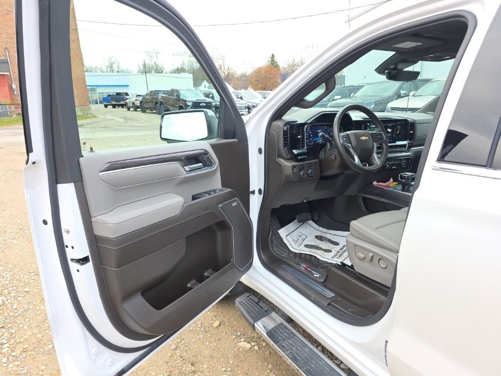 Certified 2024 Chevrolet Silverado 1500 LTZ w/ LTZ Premium Package image 9
