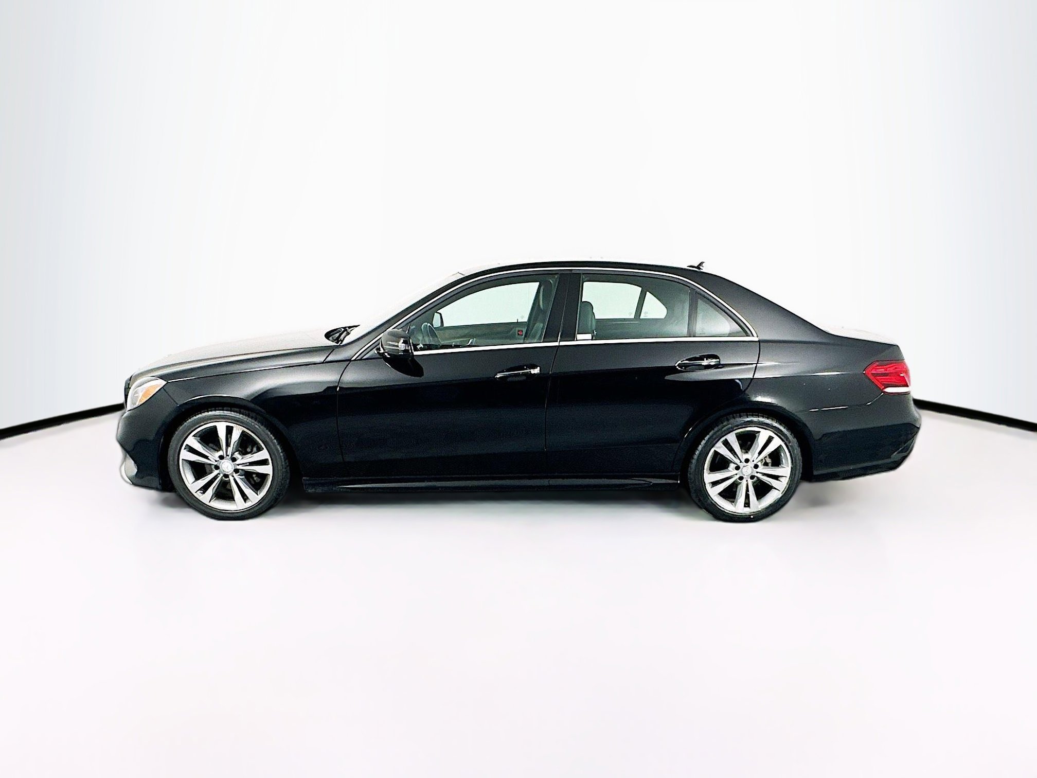 Used 2014 Mercedes-Benz E 350 Sedan image 4