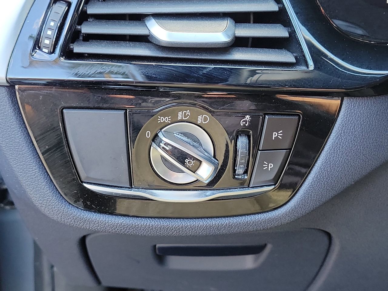 Used 2019 BMW 540i w/ Executive Package image 30