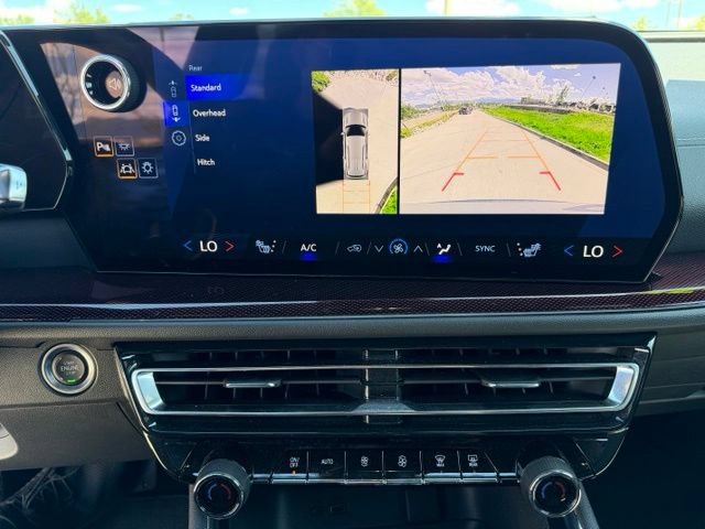 Used 2025 Chevrolet Traverse Z71 w/ Driver Confidence Package AWD/4WD image 22