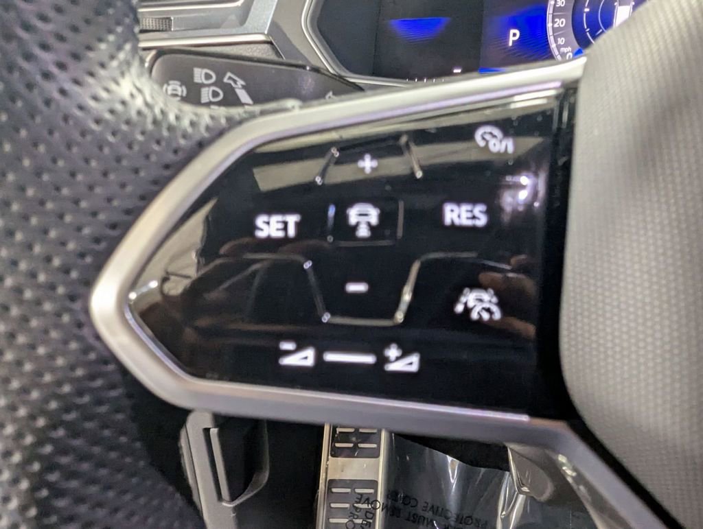 Used 2024 Volkswagen Tiguan SE R-Line image 22