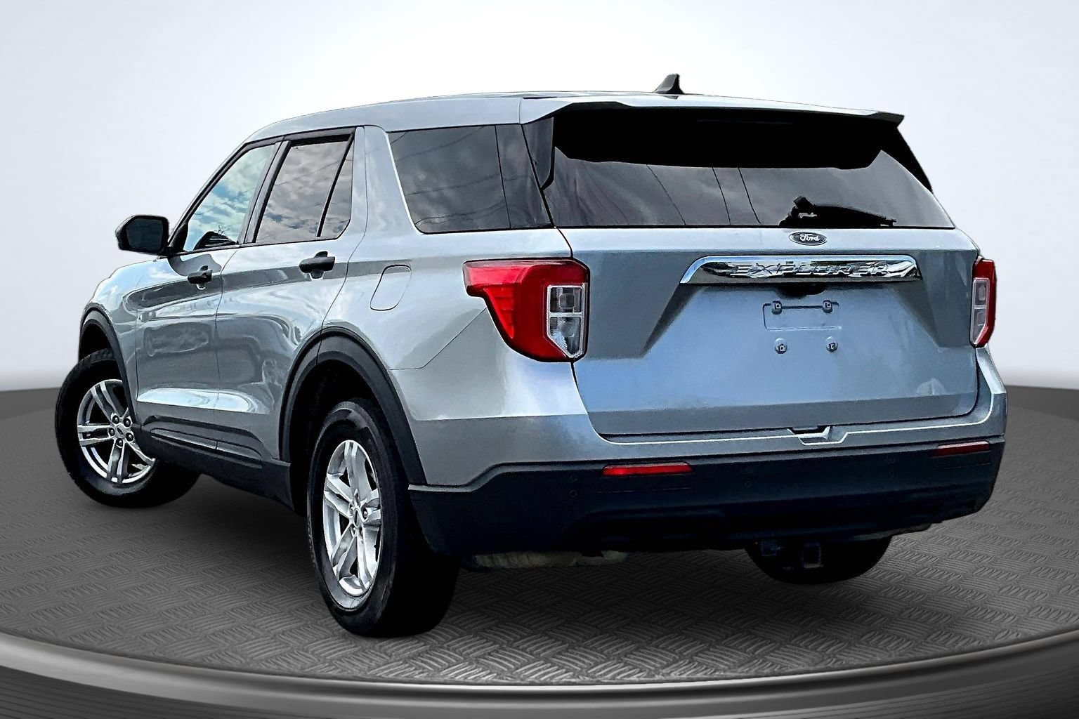 Used 2023 Ford Explorer 4WD image 3