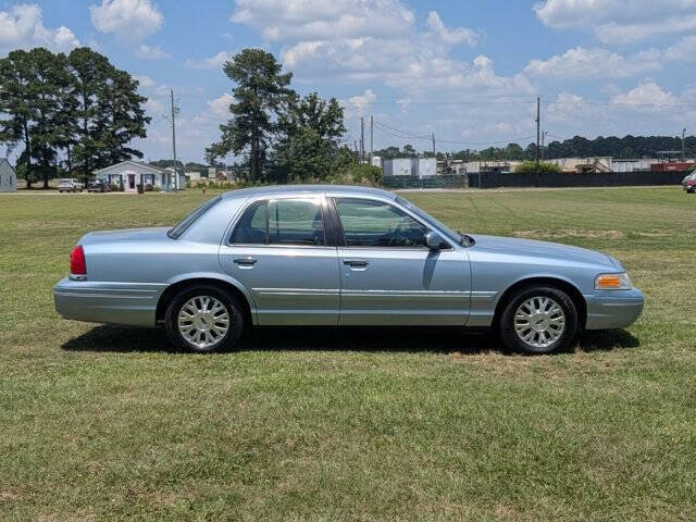 Used 2003 Ford Crown Victoria LX RWD image 2