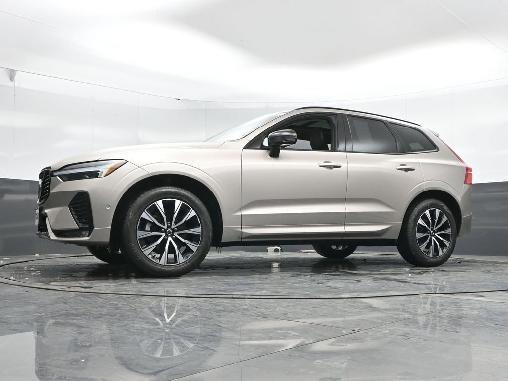 Used 2025 Volvo XC60 B5 Plus image 48