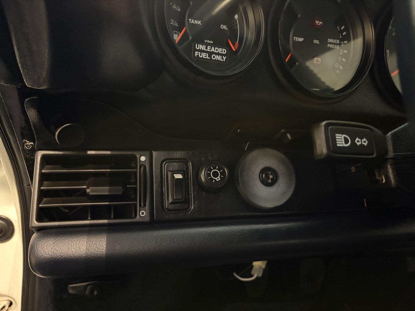 Used 1987 Porsche 911 Carrera RWD image 46