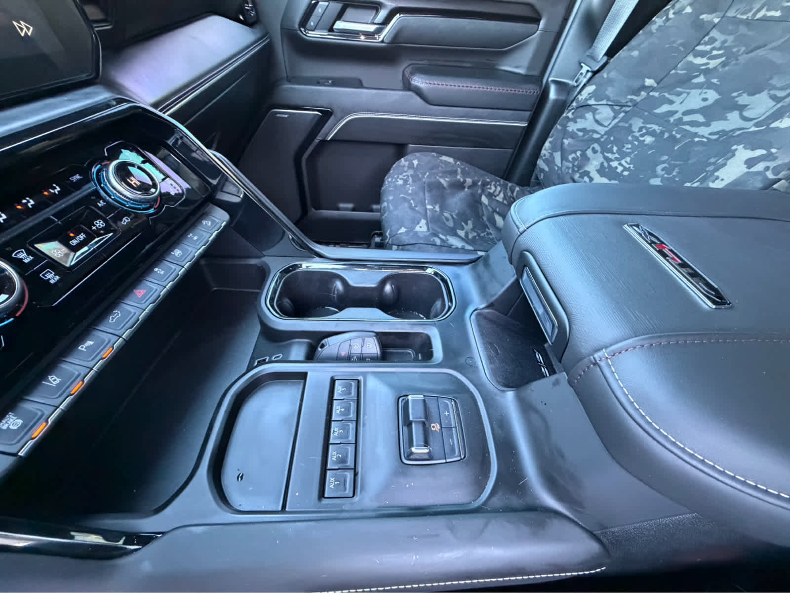 Used 2025 GMC Sierra 2500 AT4X w/ AT4X AEV Edition image 30