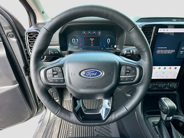 Used 2025 Ford Ranger Lariat w/ Black Appearance Package AWD/4WD image 11
