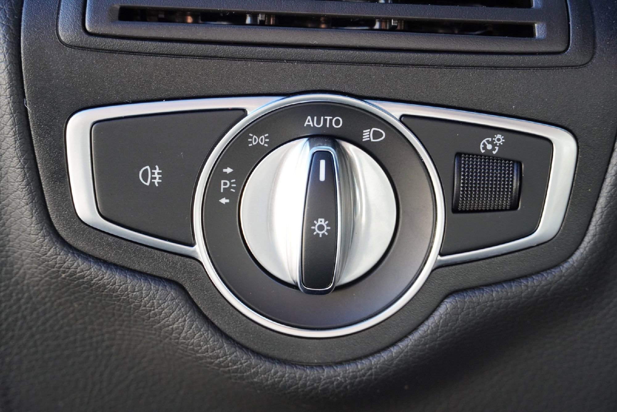 Used 2020 Mercedes-Benz GLC 300 4MATIC image 19