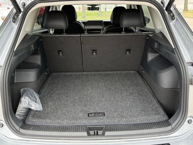 Used 2025 Volkswagen Tiguan SE image 26