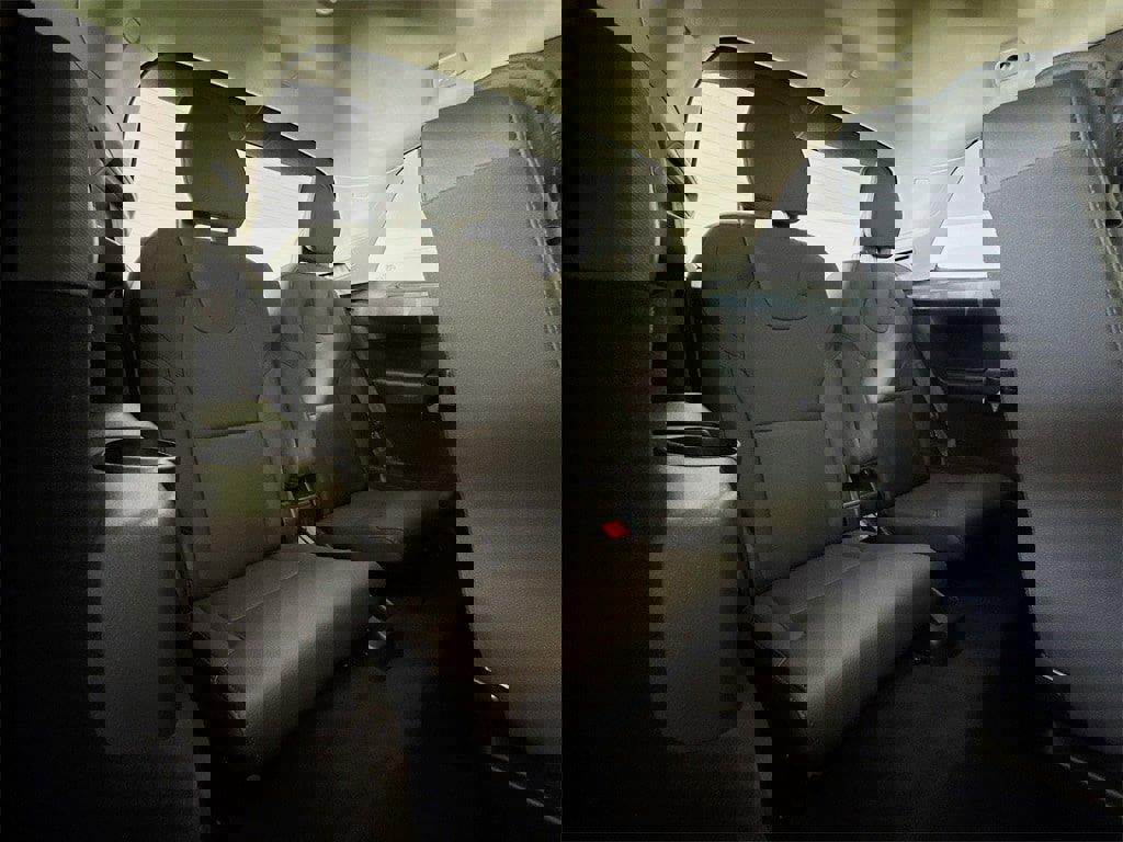 Certified 2025 Volvo XC90 B6 Core image 28