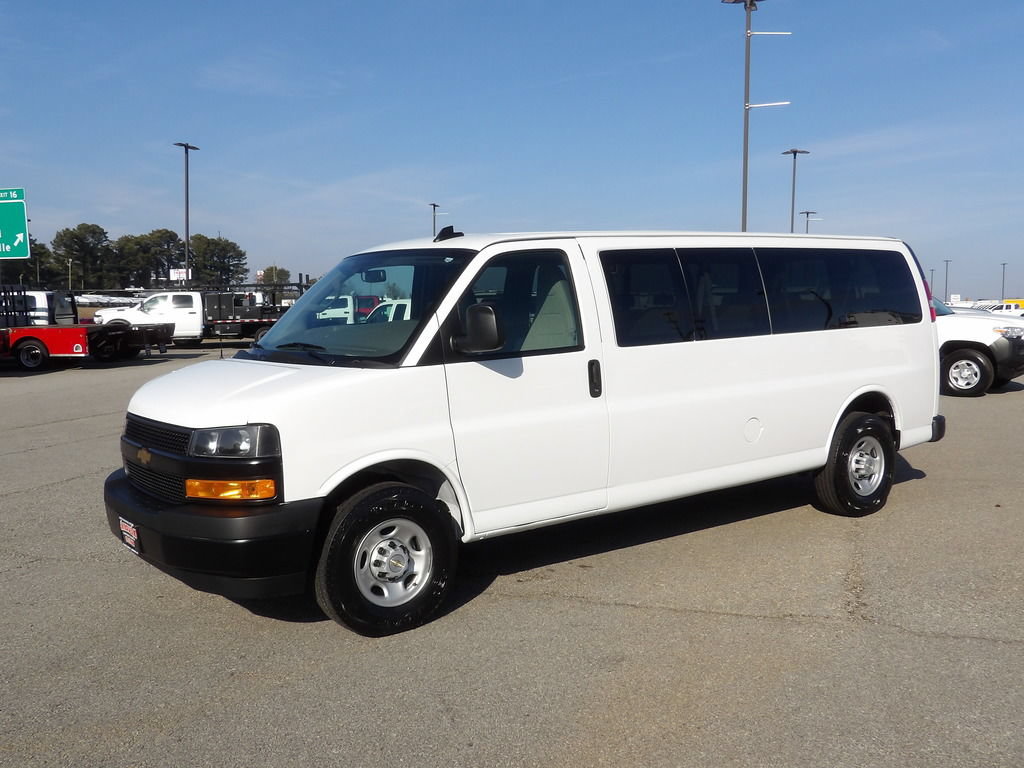 Used 2024 Chevrolet Express 3500 LS RWD image 3