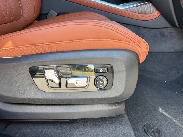 New 2027 BMW X7 xDrive40i w/ M Sport Package AWD/4WD image 17