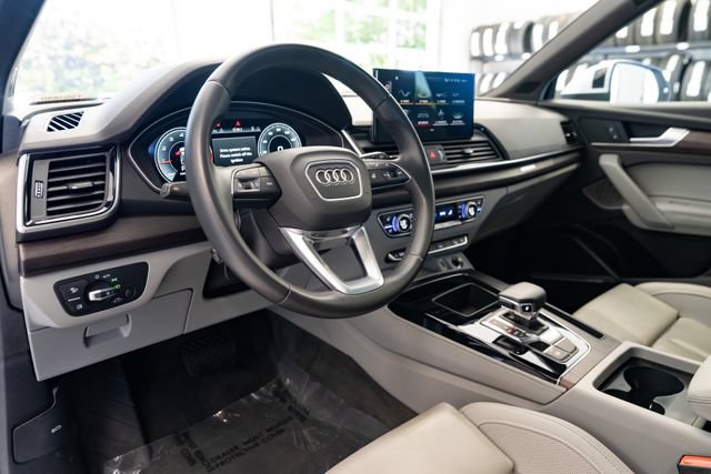Used 2023 Audi Q5 2.0T Premium Plus w/ Premium Plus Package AWD/4WD image 25