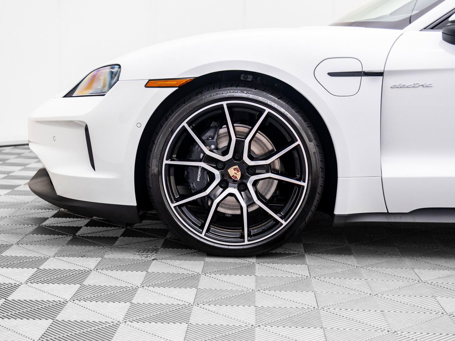 New 2025 Porsche Taycan image 39