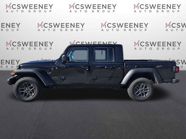 Used 2025 Jeep Gladiator Sport image 2