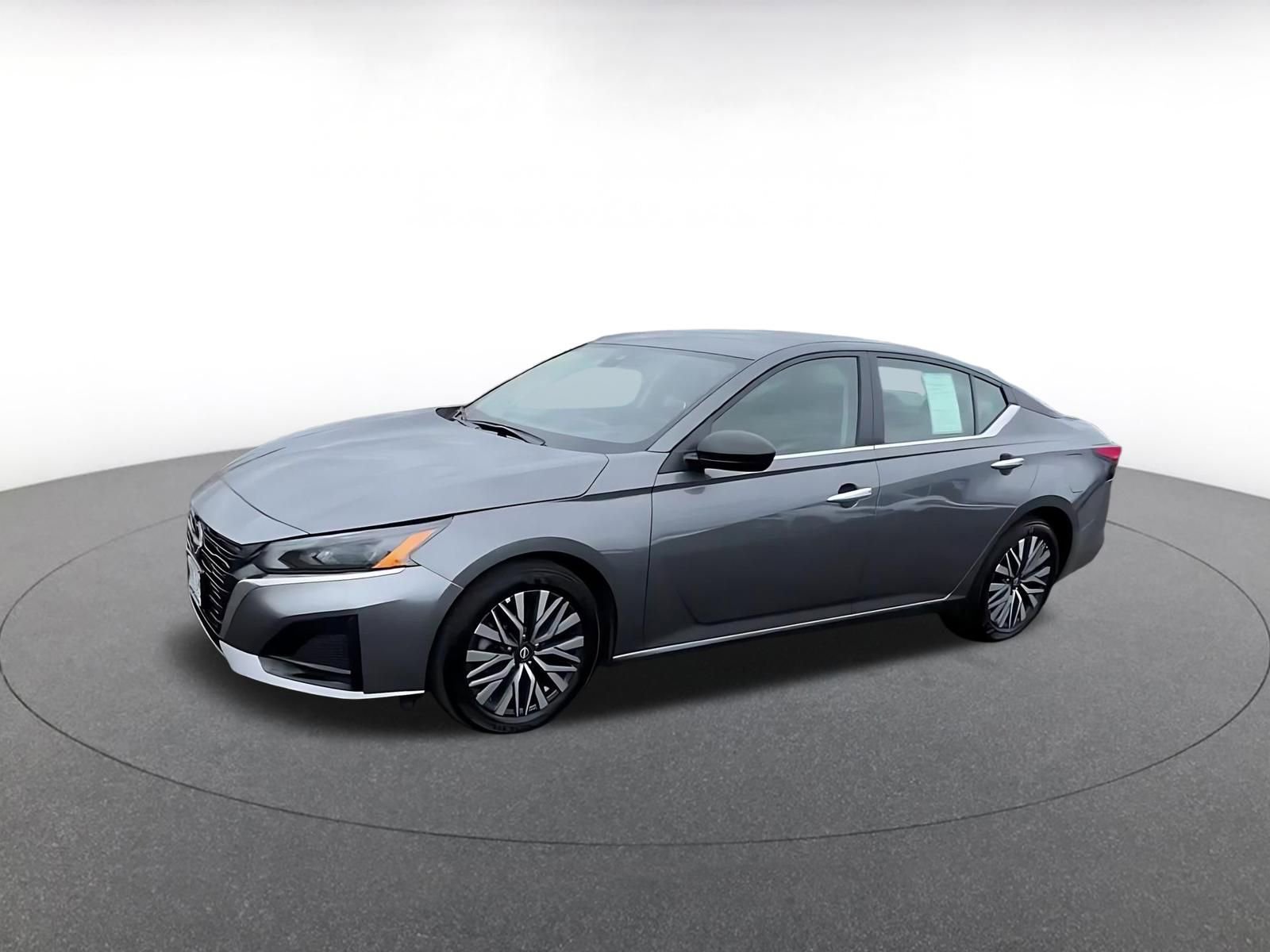 Used 2024 Nissan Altima 2.5 SV FWD image 8