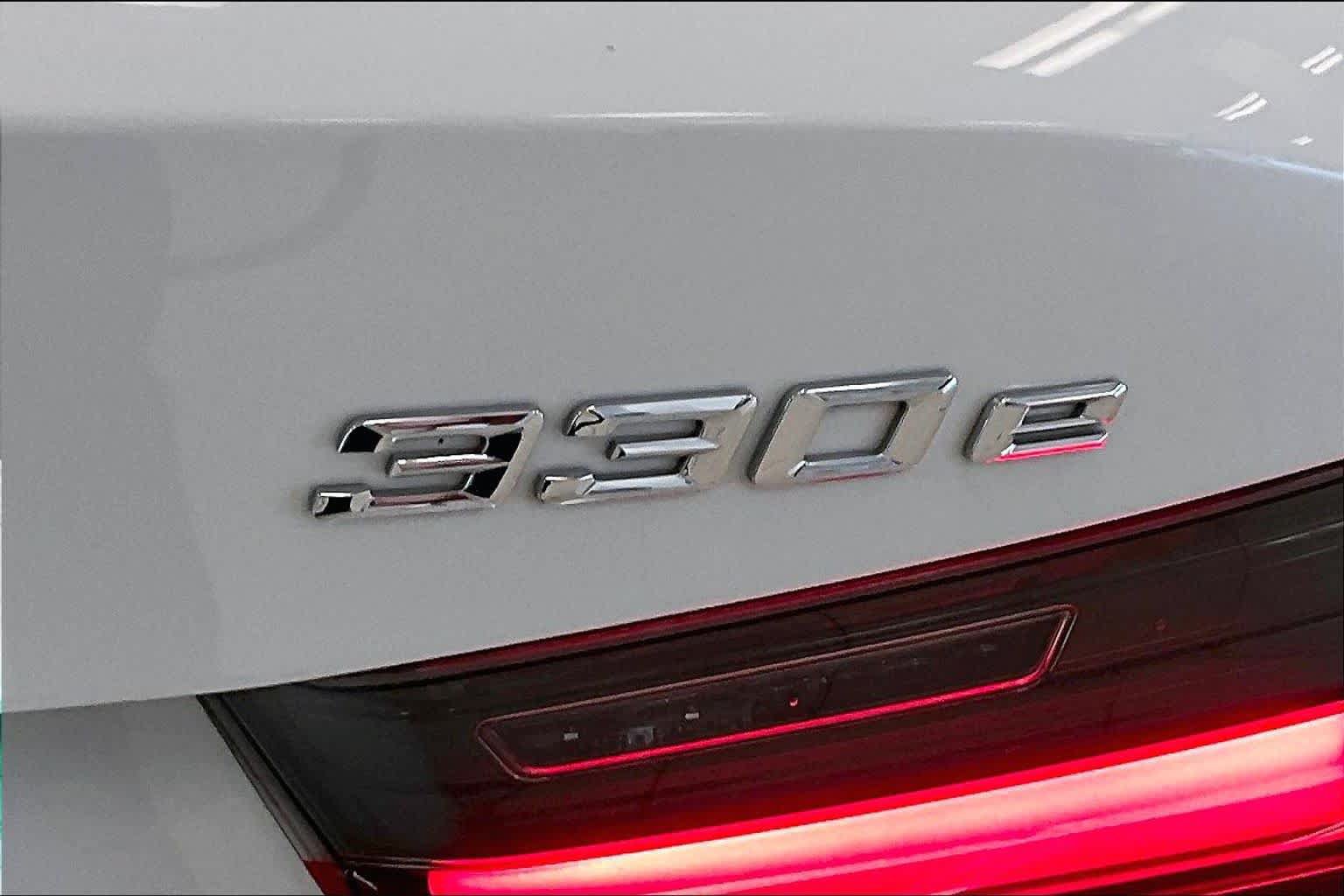 Used 2022 BMW 330e w/ M Sport Package RWD image 29