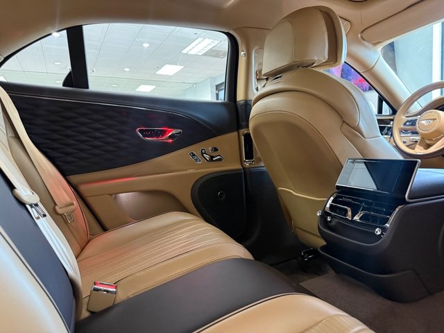 Used 2022 Bentley Flying Spur V8 AWD/4WD image 16