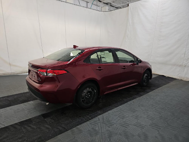 Used 2025 Toyota Corolla LE FWD image 4