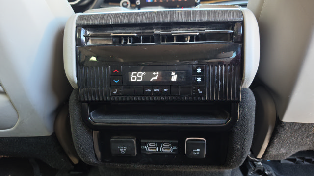 Used 2022 Jeep Wagoneer Series III AWD/4WD image 12