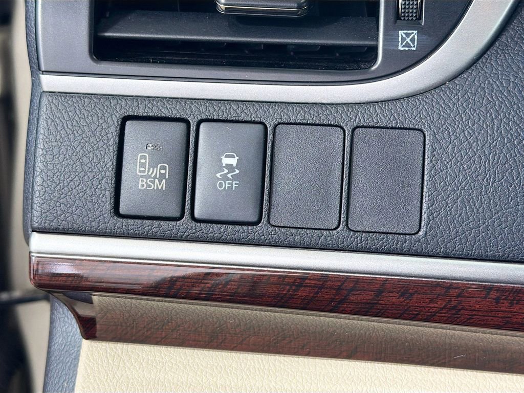 Used 2014 Toyota Camry XLE FWD image 13