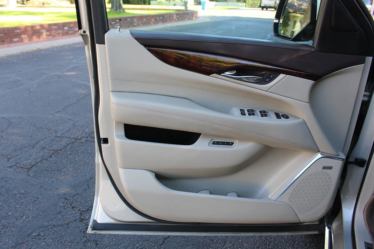 Used 2015 Cadillac Escalade ESV Premium image 13