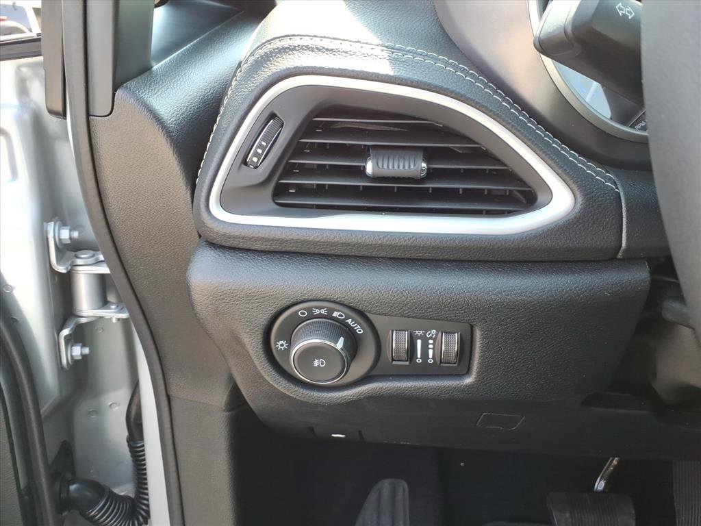 New 2026 Chrysler Pacifica Select image 18