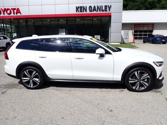 Used 2024 Volvo V60 B5 Cross Country Plus w/ Protection Package Premier AWD/4WD image 2