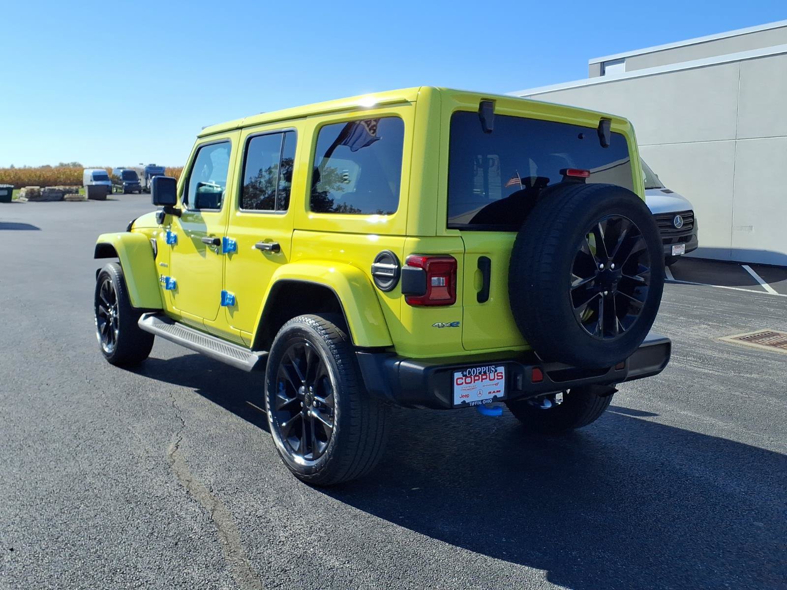 Used 2022 Jeep Wrangler Unlimited Sahara AWD/4WD image 9