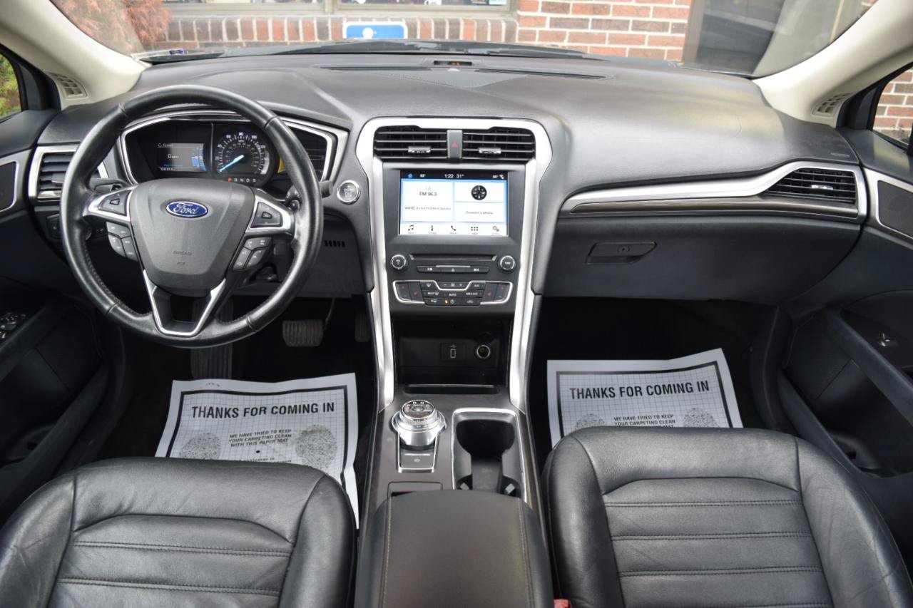 Used 2017 Ford Fusion SE w/ Fusion SE Technology Package FWD image 13