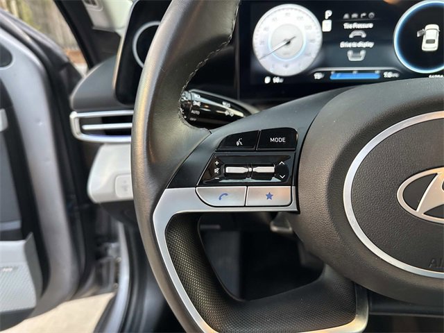 Used 2025 Hyundai Elantra Limited image 22