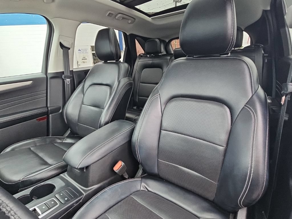 Used 2022 Ford Escape SEL w/ Technology Package FWD image 26