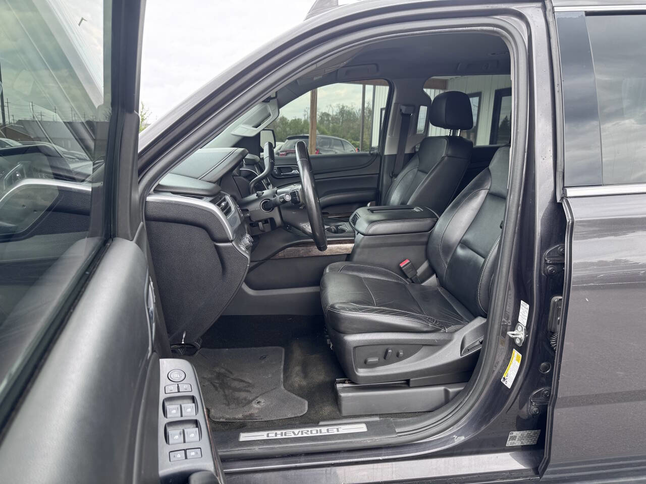 Used 2018 Chevrolet Suburban LT image 12
