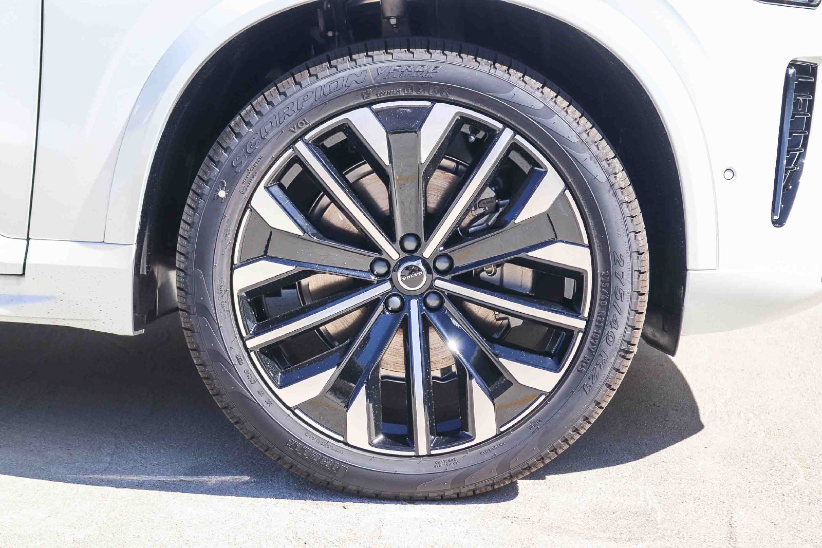 New 2027 Volvo XC90 B6 Ultra AWD/4WD image 9