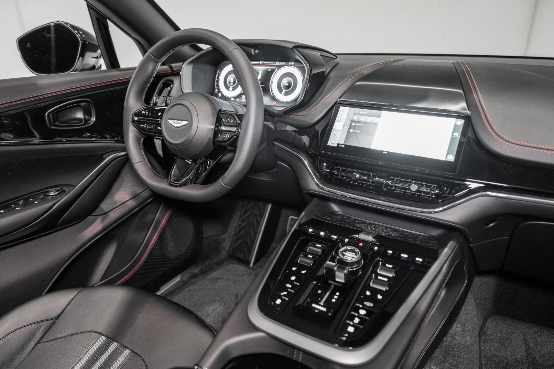 New 2026 Aston Martin DBX 707 image 23