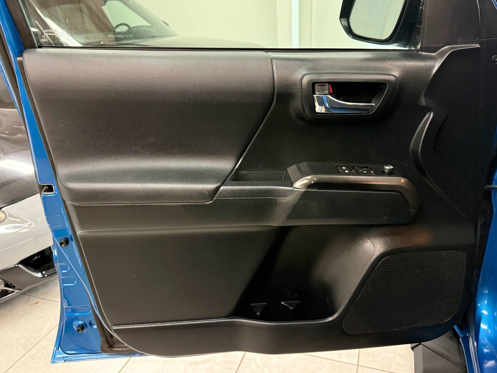 Used 2016 Toyota Tacoma TRD Off-Road w/ Towing Package image 15