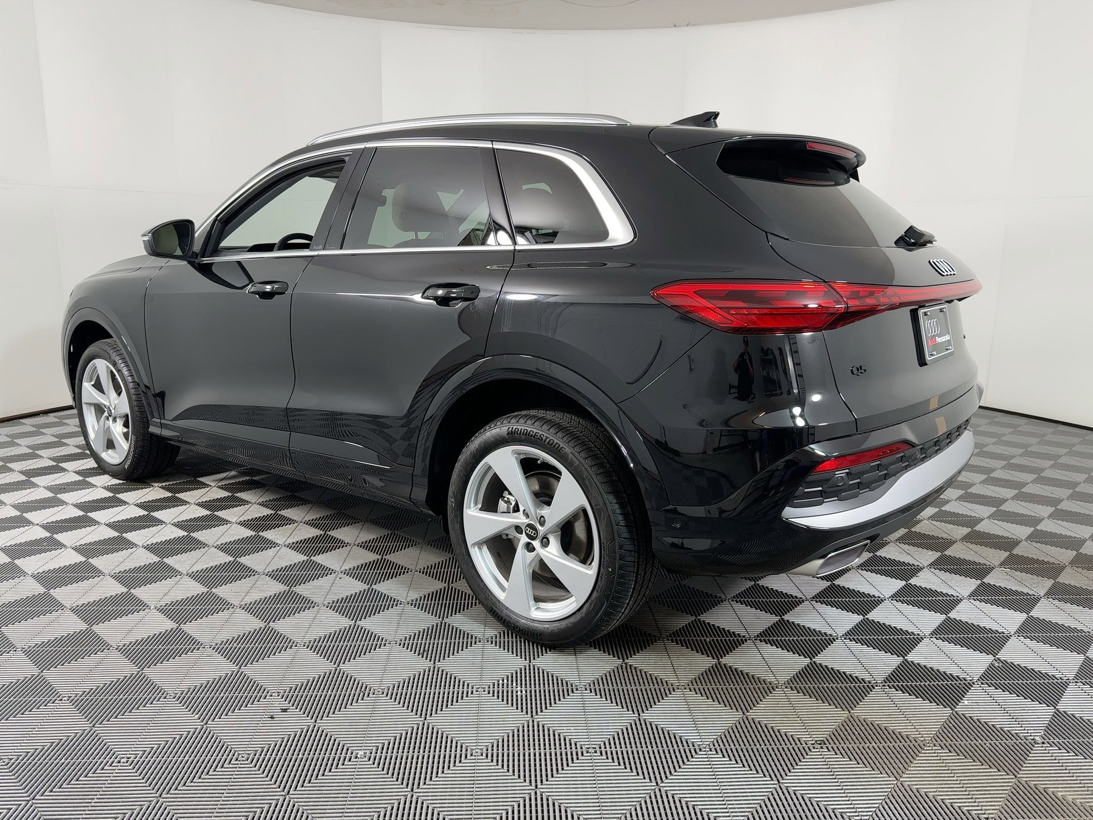 New 2025 Audi Q5 Premium Plus image 2