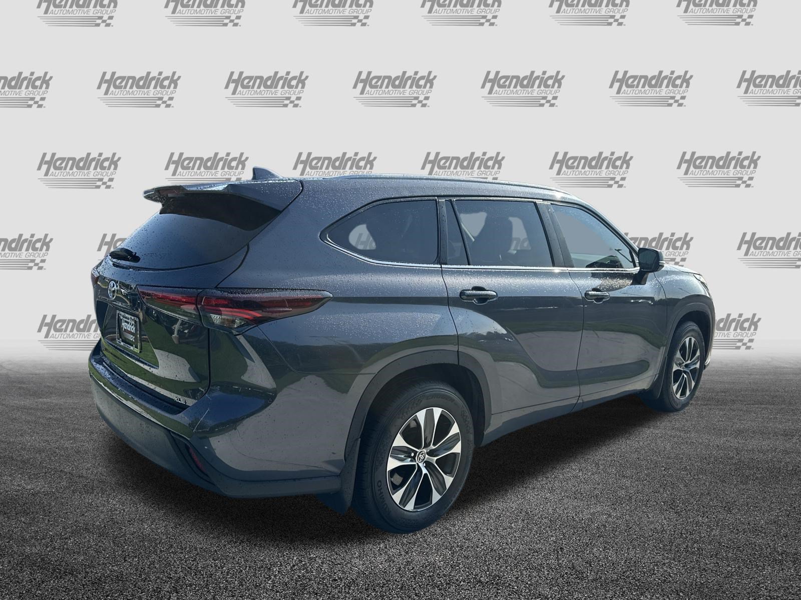 Used 2024 Toyota Highlander XLE FWD image 10