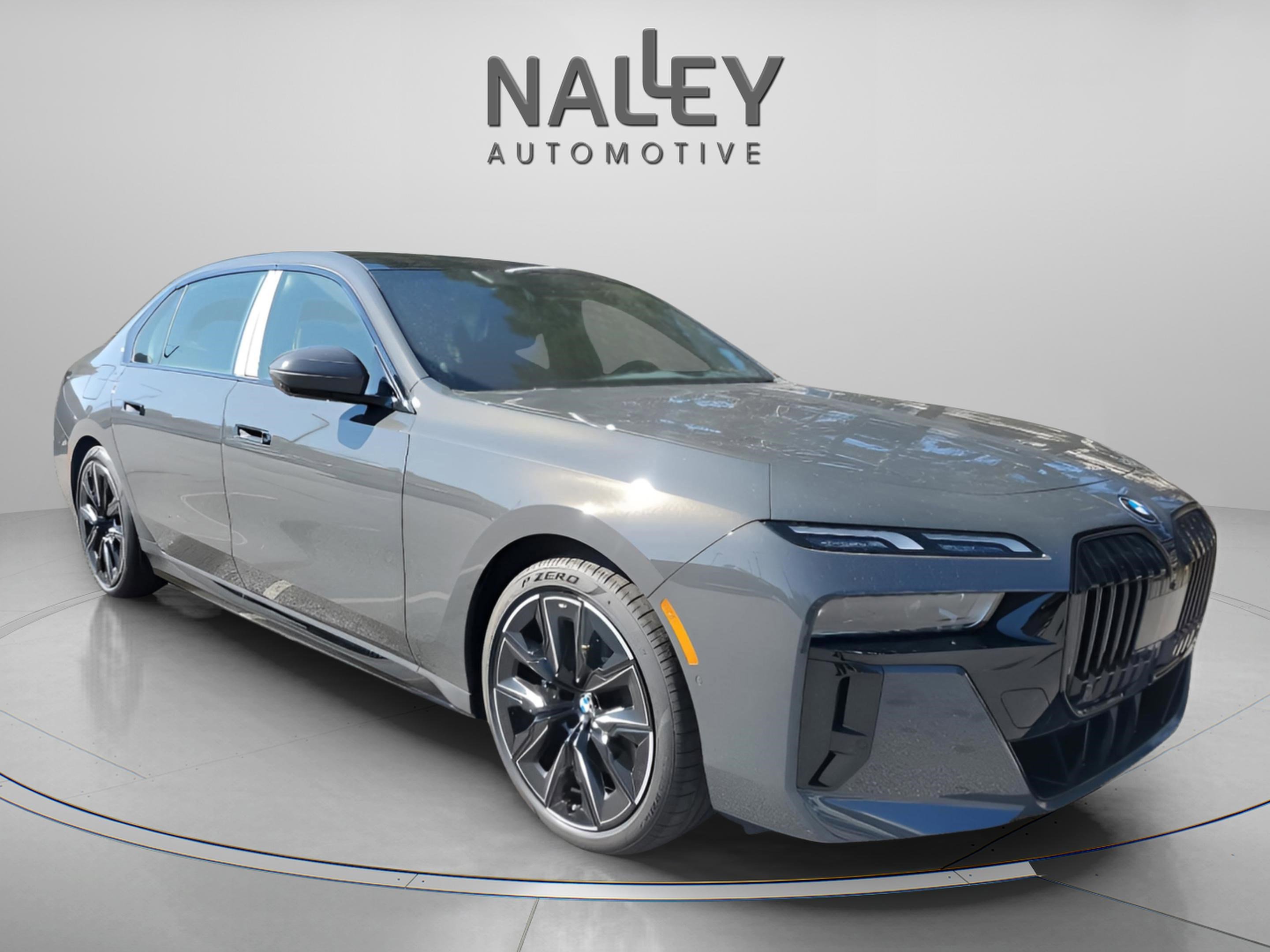 Used 2025 BMW 750e xDrive image 5