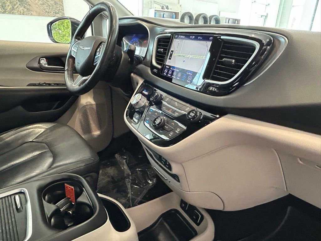 Used 2020 Chrysler Pacifica Touring-L Plus FWD image 34