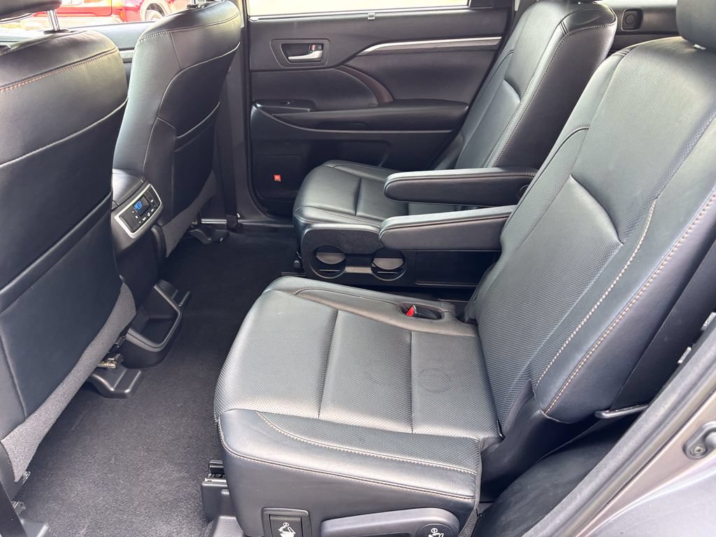 Used 2017 Toyota Highlander Limited AWD/4WD image 47