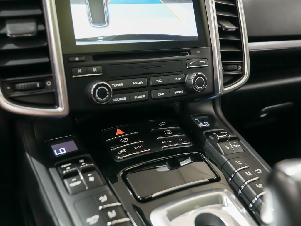 Certified 2017 Porsche Cayenne Turbo AWD/4WD image 32