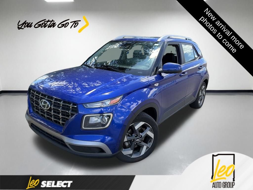 Used 2024 Hyundai Venue SEL FWD image 1