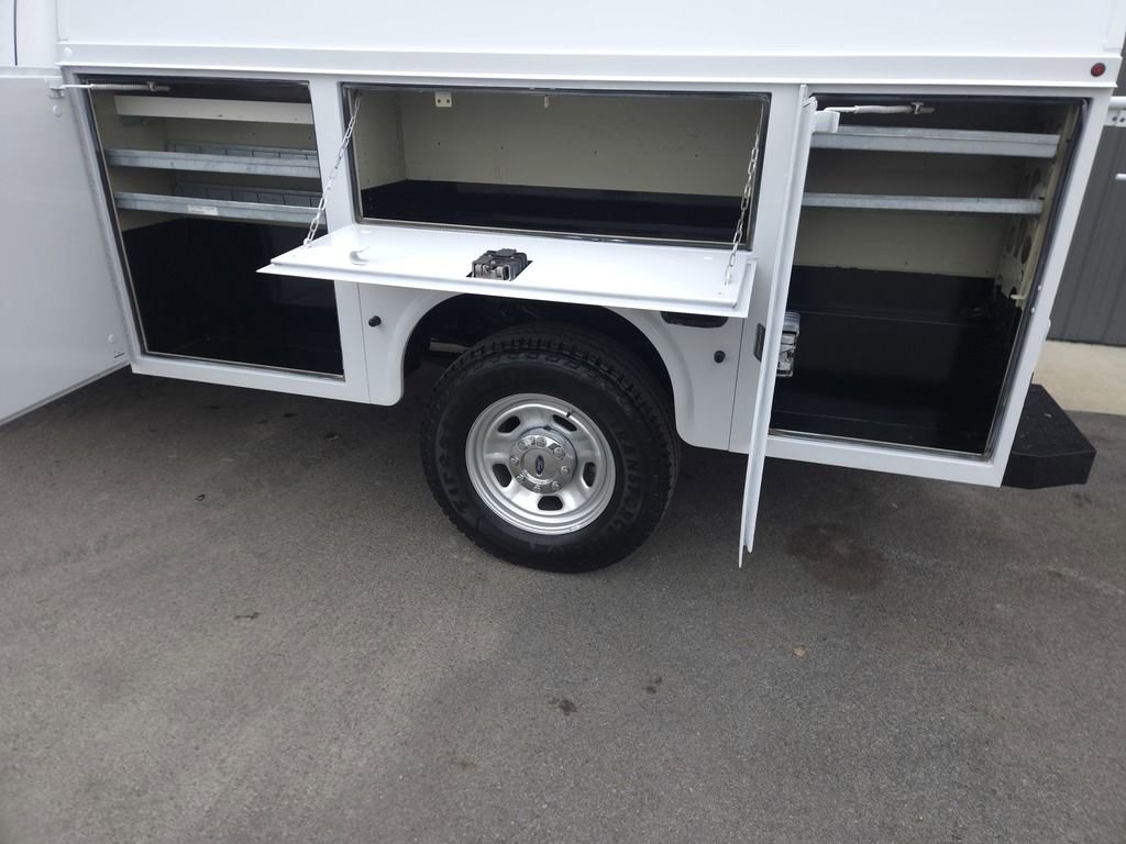 Used 2011 Ford F350 XL w/ XL Value Pkg image 4