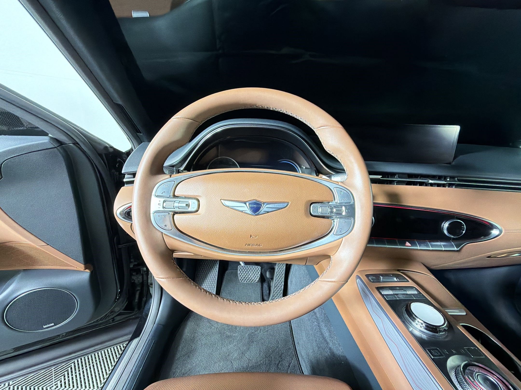 Used 2023 Genesis GV70 2.5T w/ Advanced Package AWD/4WD image 21