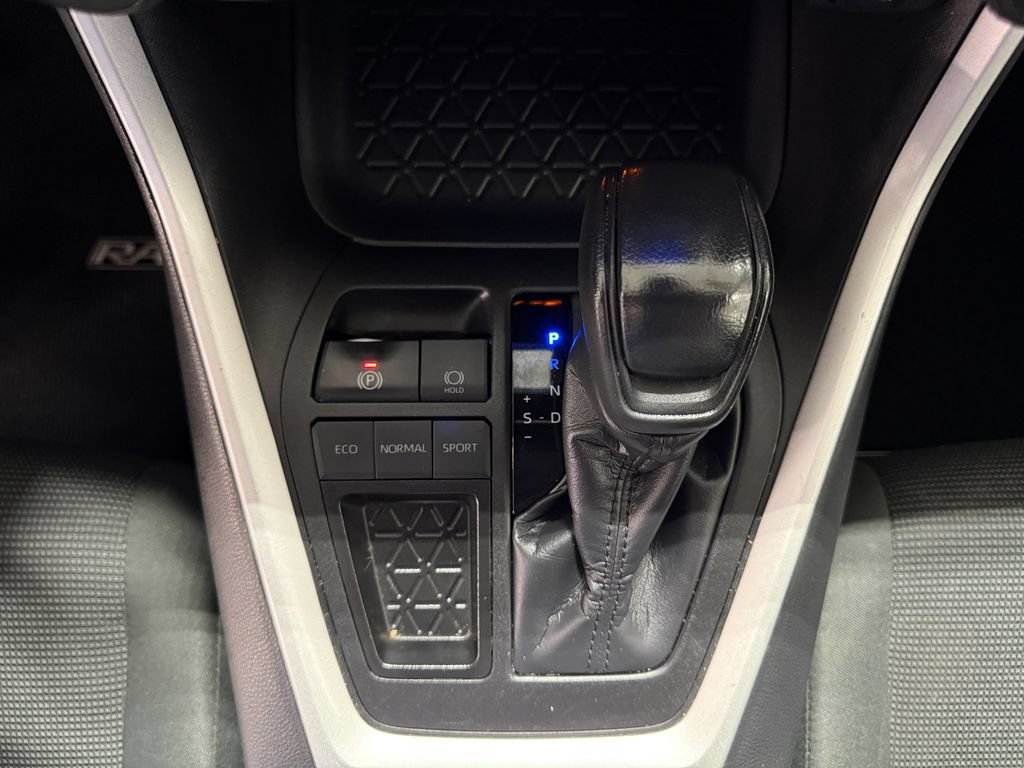 Used 2025 Toyota RAV4 LE FWD image 20