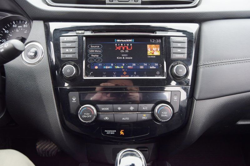 Used 2018 Nissan Rogue SL w/ Premium Package image 36