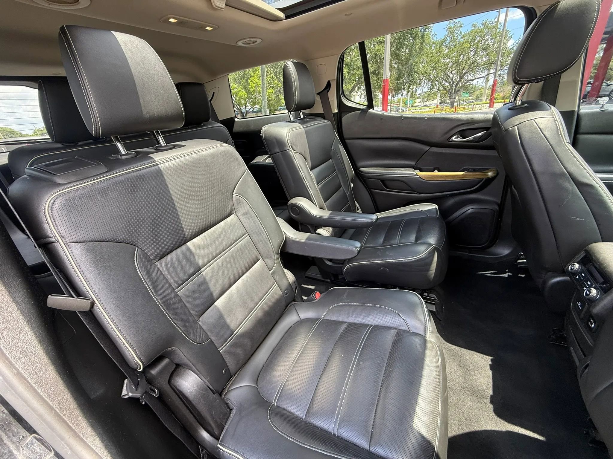 Used 2017 GMC Acadia Denali w/ Technology Package FWD image 26