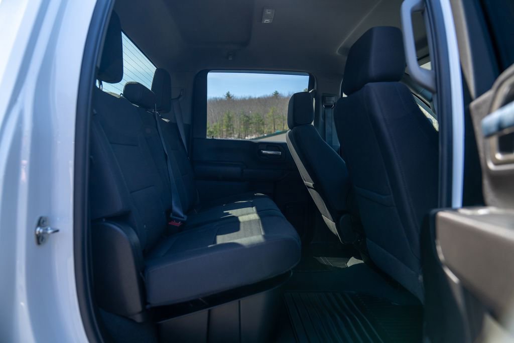 Used 2025 Chevrolet Silverado 2500 Custom w/ Custom Value Package image 16